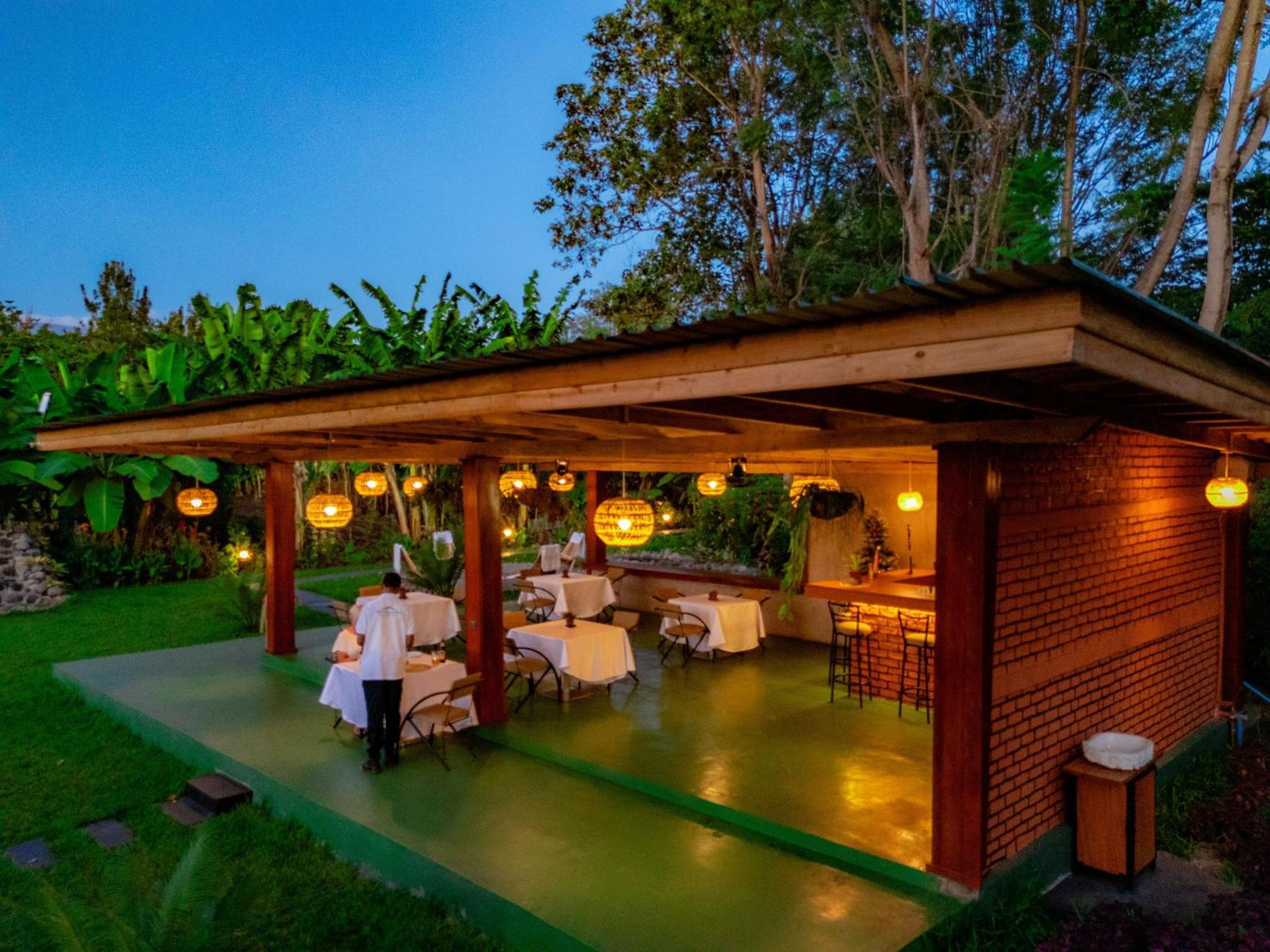 Shose Farmhouse Chalets & Campsite Moshi Exterior foto